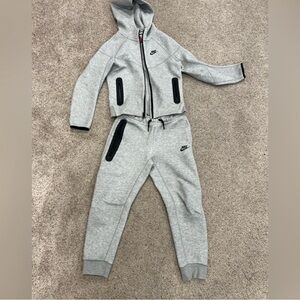 Nike Youth Tech Fleece - Gray Matching Set